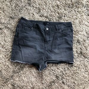 1822 Black Denim Shorts